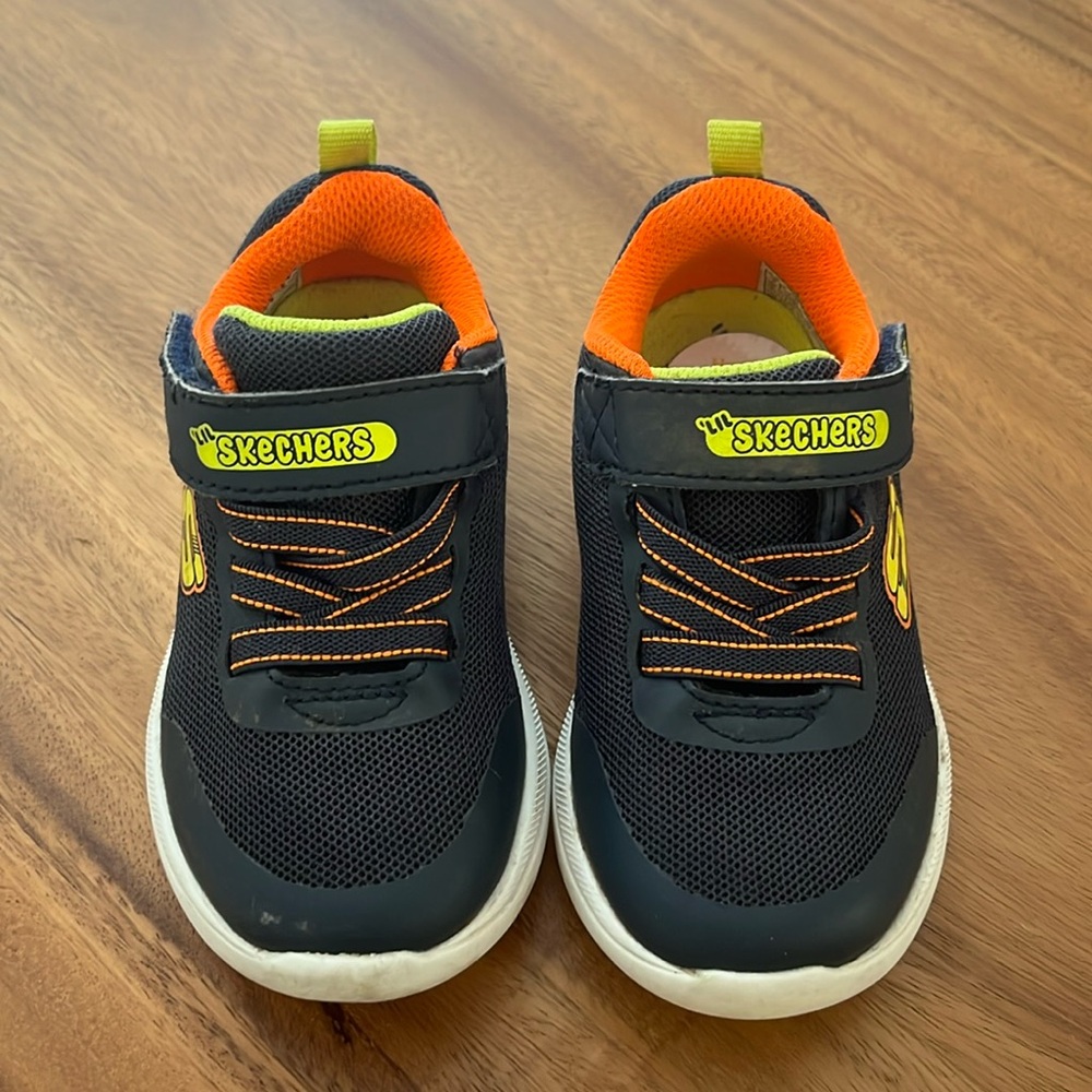 Sketchers US 7